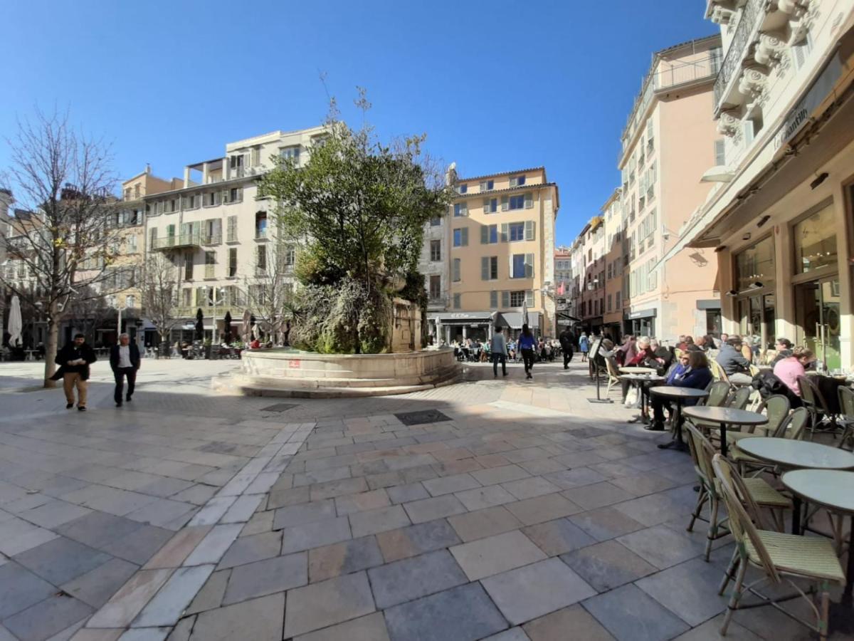 Vue sur Rade: Élégant Appartement Climatisé au Cœur de Toulon Historique Exterior photo