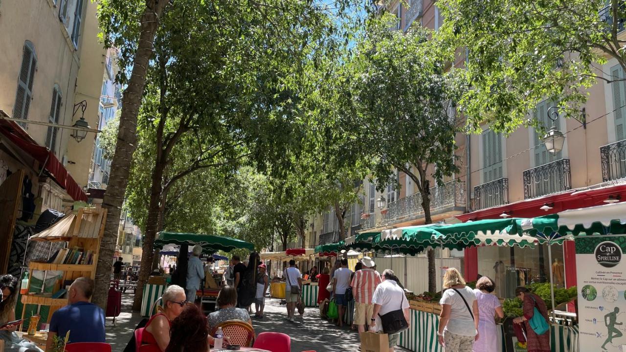 Vue sur Rade: Élégant Appartement Climatisé au Cœur de Toulon Historique Exterior photo