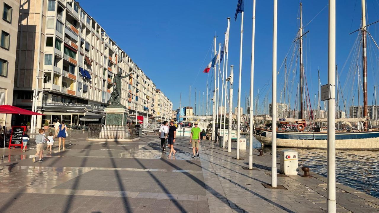 Vue sur Rade: Élégant Appartement Climatisé au Cœur de Toulon Historique Exterior photo